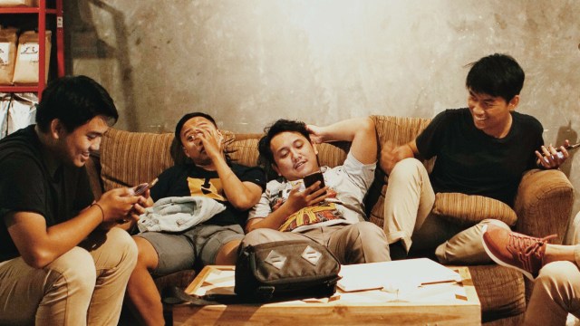 Tips for Adults on Screen Time Management 